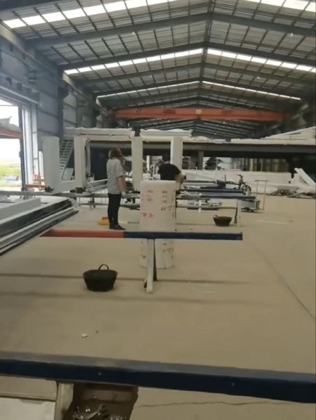 快速卷簾門生產(chǎn)車間